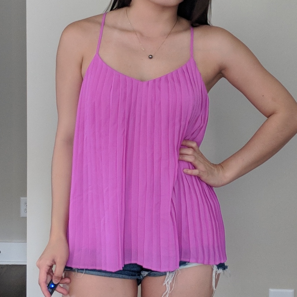 Express Pleated Tank - Picture 2 of 4